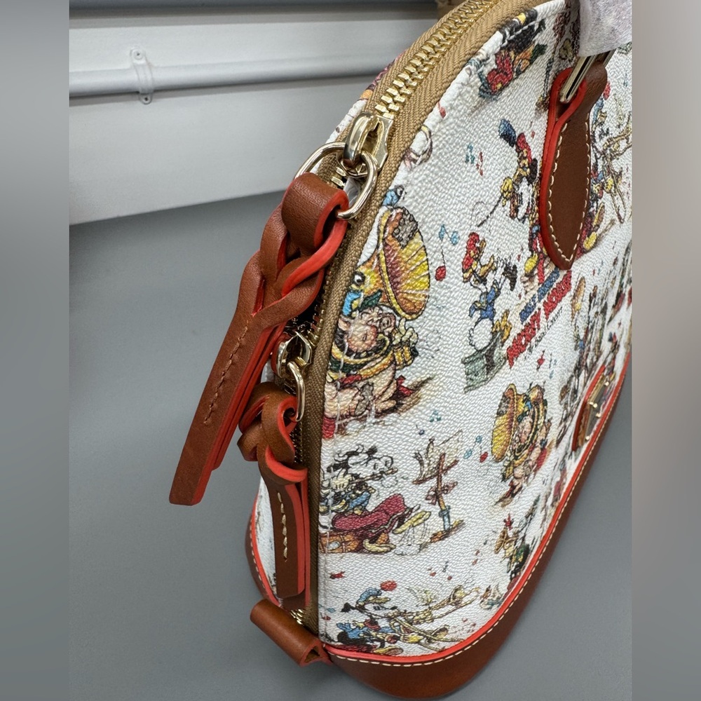 🚫SOLD🚫 Dooney & Bourke Disney Mickey Mouse Tan w/Brown Bag - Picture 5 of 9